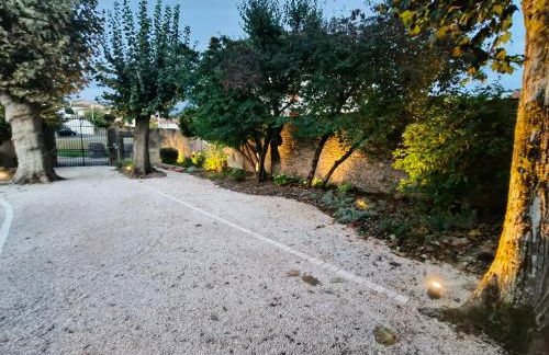 Chez Emma et Louise - Maison individuelle avec stationnement gratuit - Foto 15