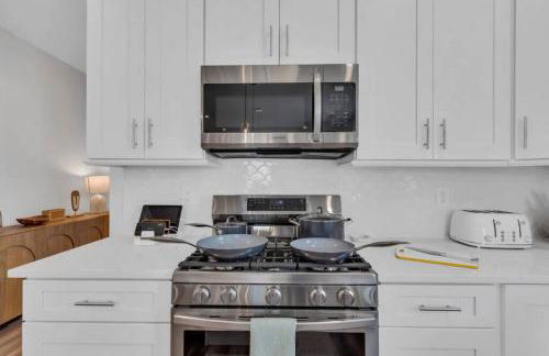 1 Block to Beach, Park 3 cars, Game Room and Balcony - Foto 25