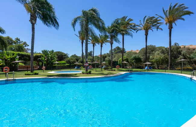 2 bedroom Apartment in Marbella with swimming pool and garden - Photo 11