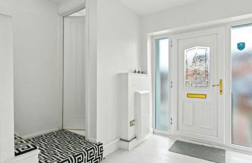 Spacious 3 Bedroom Home in Aintree - Photo 4