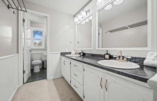 Hobbs Mill Ski Lodge Theater Games Dogs OK - Photo 38