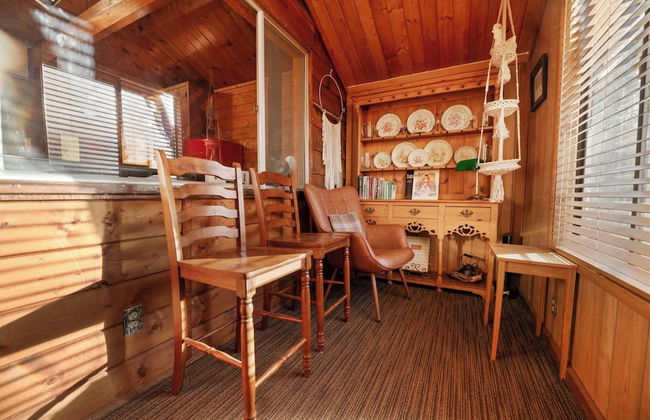 Charming Mountain Getaway - Photo 16