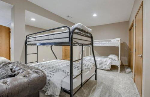 Spacious Pool House with tons of amenities! - Foto 44