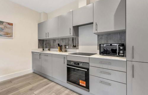 City Service Lets - Ground Floor 2 Bed Apartment in Cheam Village with Free Parking and Easy London Access - Foto 5