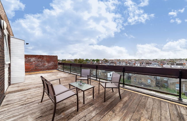 High-End 2 Bed Flat near Westfield London - Photo 23