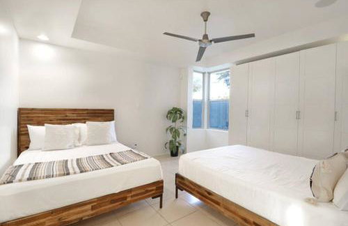 Epic 6BR with Pool, Spa and Fire Pit - Walk to Trails - Foto 30