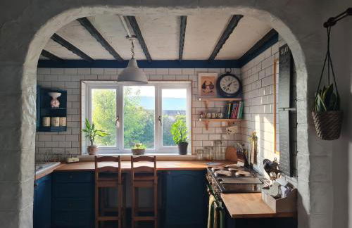 Old Road Cottage Pet Friendly Outdoors Beaches - Photo 2