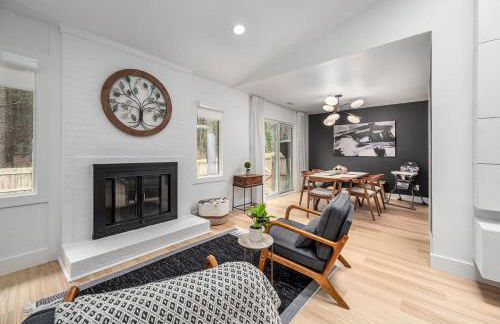 Tranquil Light-Filled Retreat 3BR Ranch - Photo 8