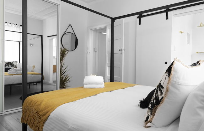 Beach Cottage in Bondi - Photo 2