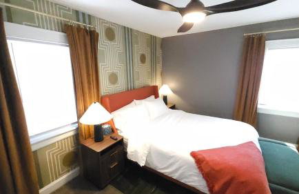 The Funky Fun Haus - Pickleball, Hot Tub, Arcade - Photo 14