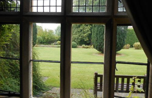 Charney Manor - Photo 14