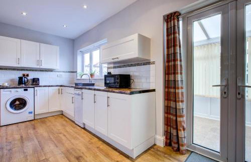 Spacious 4-Bed House in Welling - Free parking - Photo 2