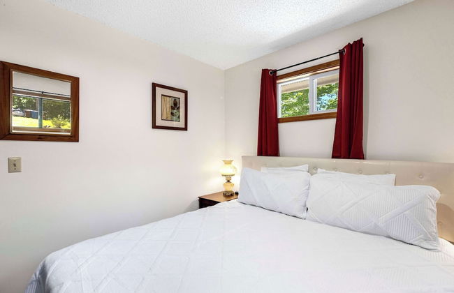 Boondock Bliss - Lakefront, Private Dock Sleeps 15! - Photo 5