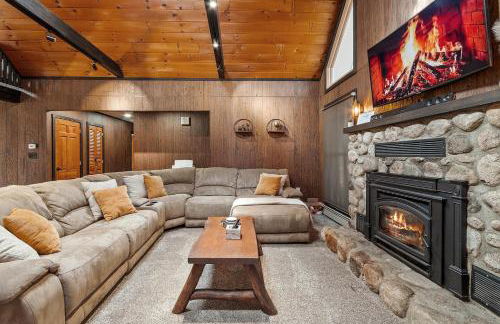 NEW! Woodland Retreat - Hot tub Game Room Firepit - Foto 29