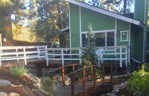 Spacious cozy chalet huge deck over seasonal creek - Foto 29