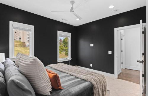 Walk to 12 South and Belmont with Garage FirePit and Patio - Foto 26