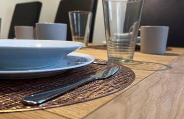 Substantial 5 Bed Townhouse - Foto 13