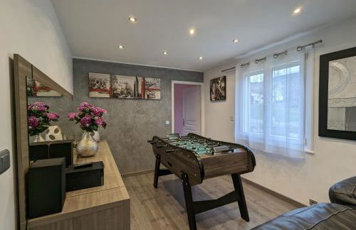 Chalet spacieux avec sauna, spa et baby-foot, proche stations de ski - FR-1-589-671 - Foto 3