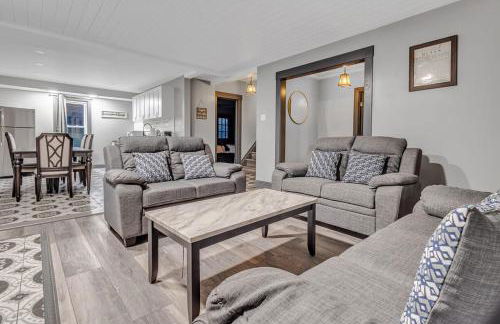 Renovated 6BR 2BA Minutes from Falls and Casino - Photo 10