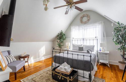 Charming 2BR Getaway with Modern Comforts - Foto 76