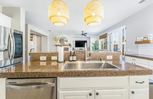 GAMEROOM, King Beds, Movie Projector, Heated Saltwater Pool, Golf and Games! - Foto 35