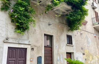 Design and History apartament - Photo 8