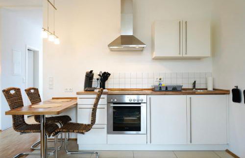 Wohnensemble mit 3 separaten Bereichen- 2 Küchen- 3 Badezimmer- 10 Personen- Garten- Parkplatz - Foto 40