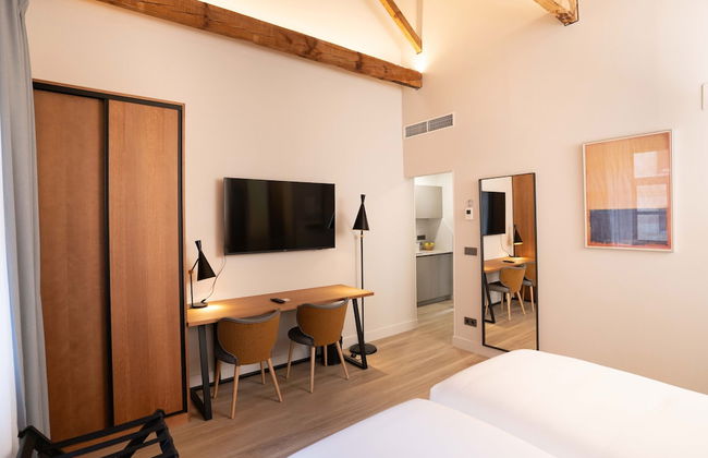 Prisma Suites - Photo 59