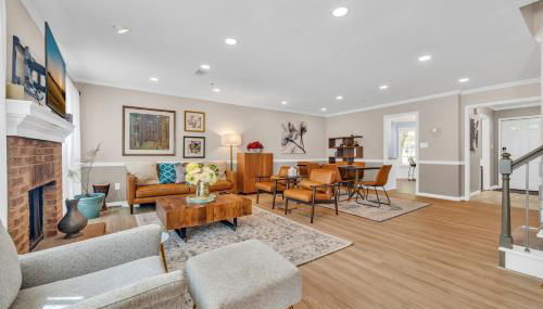 Lavish Abode! Newly Renovated and Decorated! - Foto 1