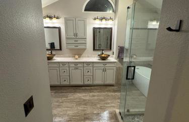 Riverside Views & Pool Retreat - Foto 19