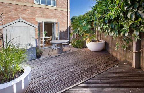 Walking distance to racecourse and city centre - Foto 18