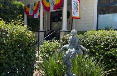 Upscale Downtown Home Walk to Beach shops Bars 2 - Photo 21