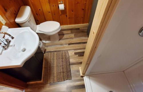 Quiet 2 Bedroom Bass Cabin In The Trees - Foto 3