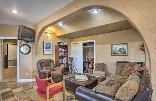 Cozy Black Hawk Retreat with Games and Patio - Foto 10