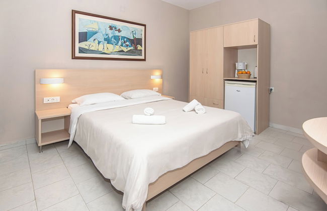 Talos Hotel Apartments - Photo 14