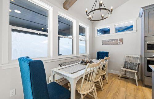 New Mountain Bluebird - walk to lake, golf, and town - game rm - family friendly - sleeps 14 - Photo 8