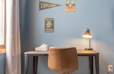 8BR Luxury Maplewood Manor, Hot Tub & Fire Pit - Foto 14