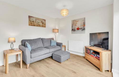 Comfortable 4BR stay in Bourne, Free Parking, Sleeps 7, Families & Contractors Welcome - Foto 9