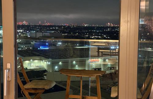 Luxury Private Room with Living Area Wembley Stadium View - Photo 21