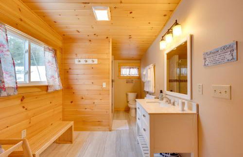 Peaceful Stark Cottage with Deck on South Ponds! - Foto 20