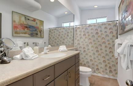 Modern Oasis w/ Pool, Patio Lounge, & Mountain Views Palo Verde by Avantstay - Foto 35