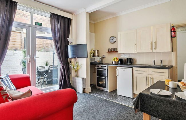 Chomley Holiday Flats - Photo 9