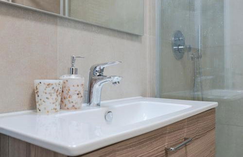 Free Parking and Private Terrace Design Apartment - Foto 14