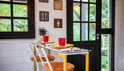 Tiny House com Banheira Privativa, Deck no Jardim com Rede Suspensa sobre o Riacho e Lareira Externa em Meio à Natureza - Foto 4