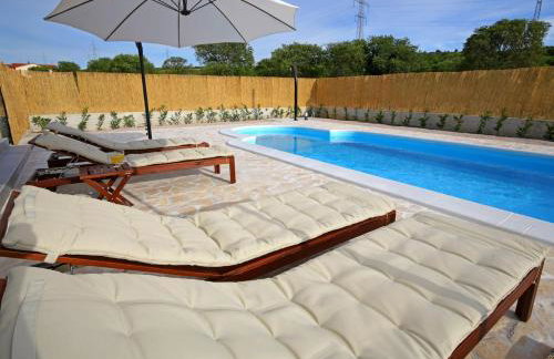 Modern Guest House Rak with beautiful pool - Photo 14