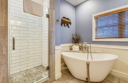 Lakefront Home Near Wisp with Great Location Dock Slip Hot Tub - Foto 12