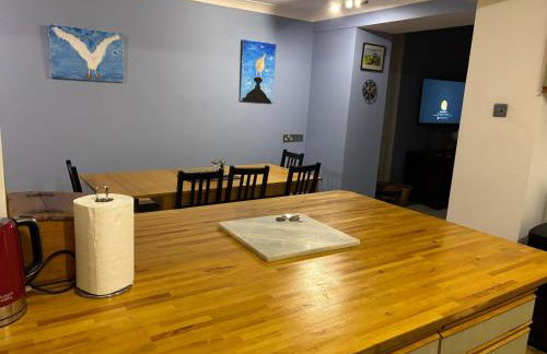 Tenby Victorian Villa with parking, pets allowed - Photo 47