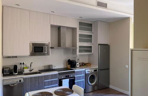 Apartment in monumental square Madrid Center - Photo 2