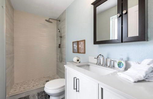 Modern Mountain View Getaway w Huge Outdoor Space - Foto 46