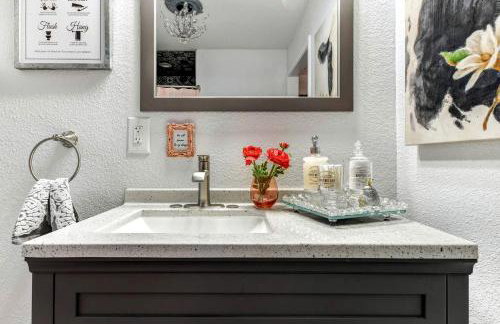 Stylish Wills Point Cottage near Dallas Ideal for Romantic Getaways in Texas - Foto 17